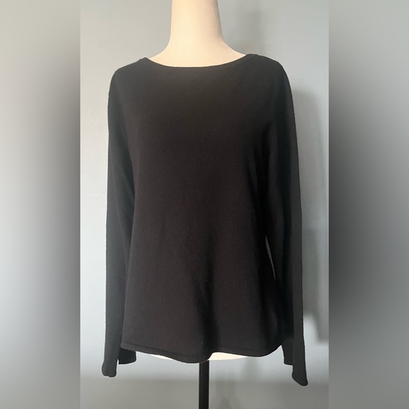 J Jill Black Cashmere Sweater with Scoop Neckline in Pristine Condition! - Picture 2 of 9